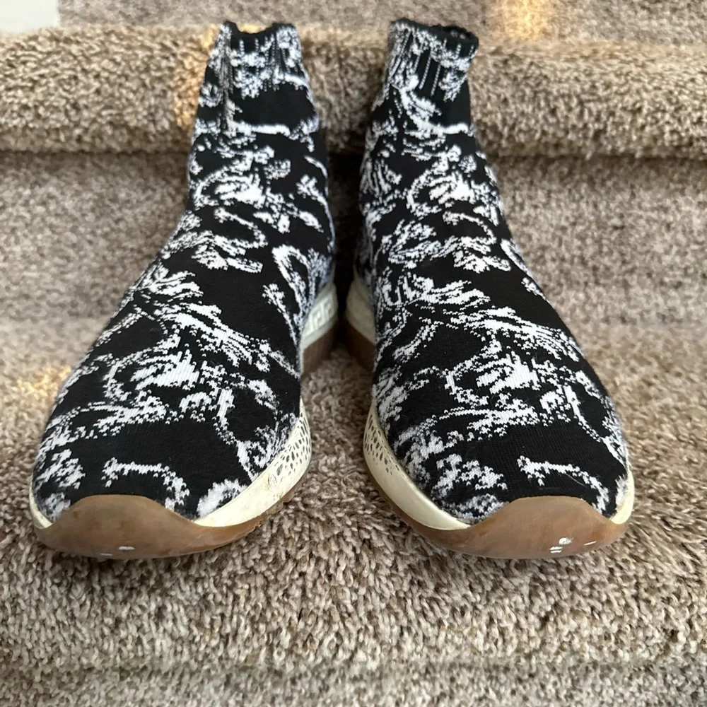 Versace Men’s Black and White Patterned Knit Sock Sneakers - Picture 4 of 12